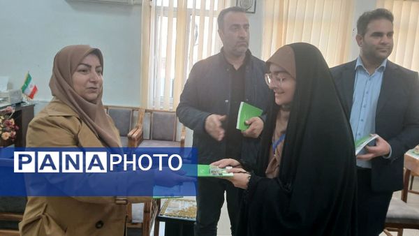 نشست بیان خاطرات و روایات در محمودآباد 