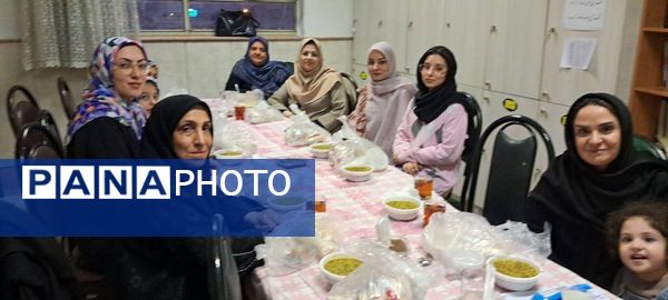 همدلی و معنویت در مراسم افطاری مدرسه حسین‌علی بابایی تهران