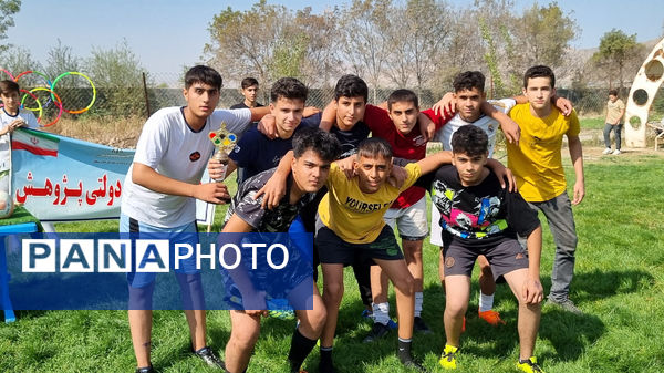 برگزاری آیین فعالیت‌های ورزشی درون مدرسه‌ای دبیرستان نمونه دولتی پژوهش آشخانه 