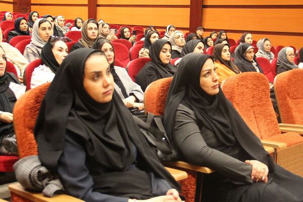 نشست روسای انجمن اولیاء و مربیان مدارس بهارستان‌دو