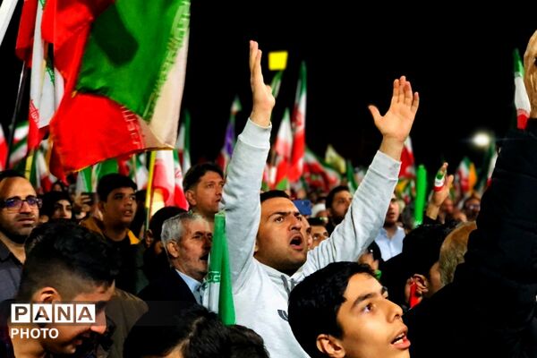 یادبود شهدا و تجدید پیمان مردمی