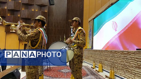 نمایشگاه «در لباس سربازی»