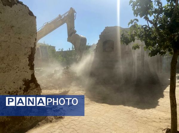 تخریب منازل آسیب دیده، پرخطر و زلزله زده در شهر کاشمر