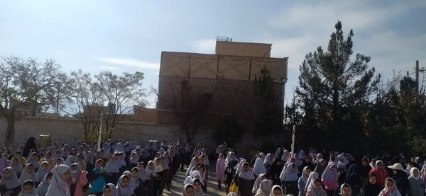 تقدیر از برترین‌های دبستان شهید نجفی فدافن 