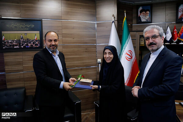 بازدید معاون پرورشی و فرهنگی از مرکز اطلاع‌رسانی و روابط عمومی وزارت آموزش و پرورش