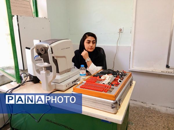 خدمت‌رسانی پزشکان مجرب در قالب «میز خدمت» در مدرسه شهید شهسواری ناحیه 4 کرج 