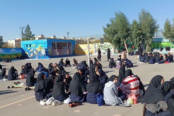برگزاری صبحانه سالم به‌مناسبت هفته تربیت بدنی در دبیرستان الغدیر شهر قیامدشت ناحیه یک ری