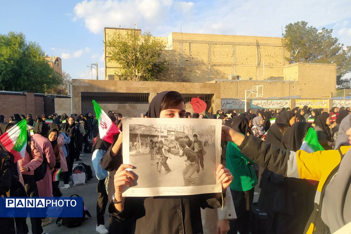 شن ۲۲ بهمن در دبیرستان شهیدان اسماعیلی‌منش