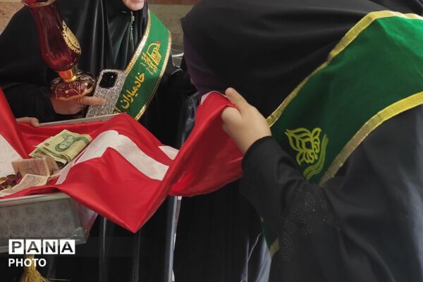 دبیرستان شهید عیسی‌وند میزبان پرچم متبرک حرم امام حسین (ع) 