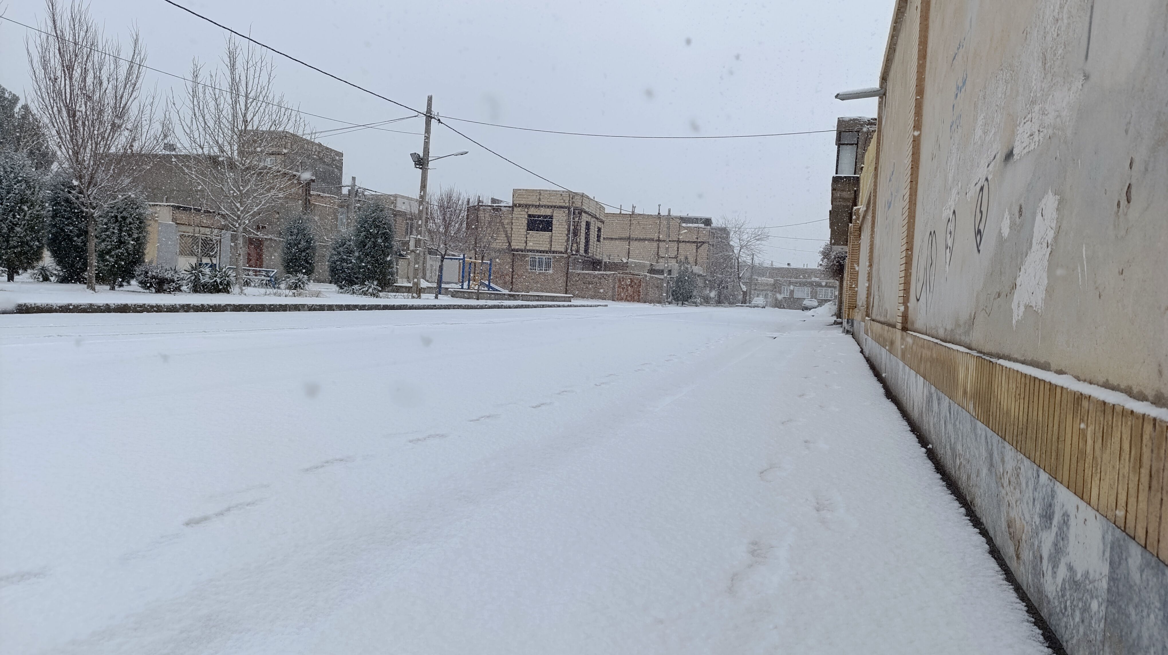 بارش نعمت الهی برف در شهرستان زیبای نیشابور 