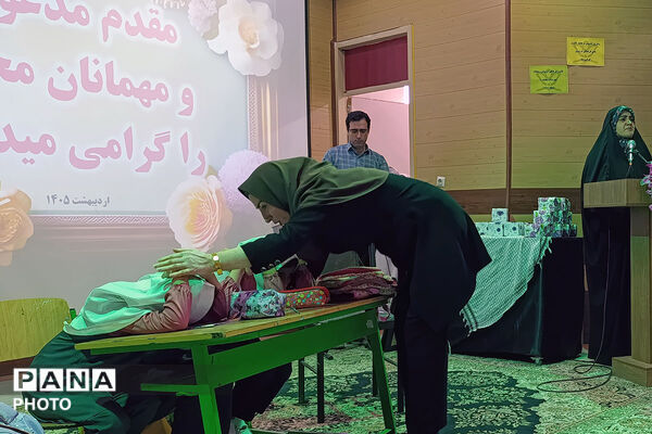 اهدای سمعک به دانش‌آموزان آسیب دیده شنوایی استان خراسان شمالی