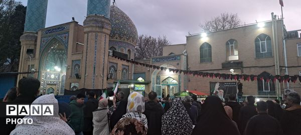 حضور مردم کرج در لحظه تحویل سال 1405