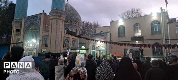 حضور مردم کرج در لحظه تحویل سال 1405
