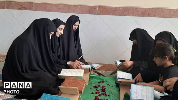 محفل ختم سوره یاسین هدیه به روح رهبر شهید انقلاب اسلامی