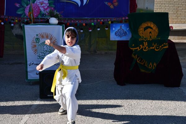  برگزاری مراسم جشن و افطاری با شکوه در دبستان عشایری حاجیه خانم رباب امامی