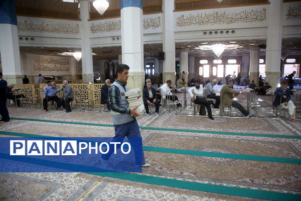 خدمت‌رسانی 35 خادمیار نوجوان در حرم حضرت معصومه(س)