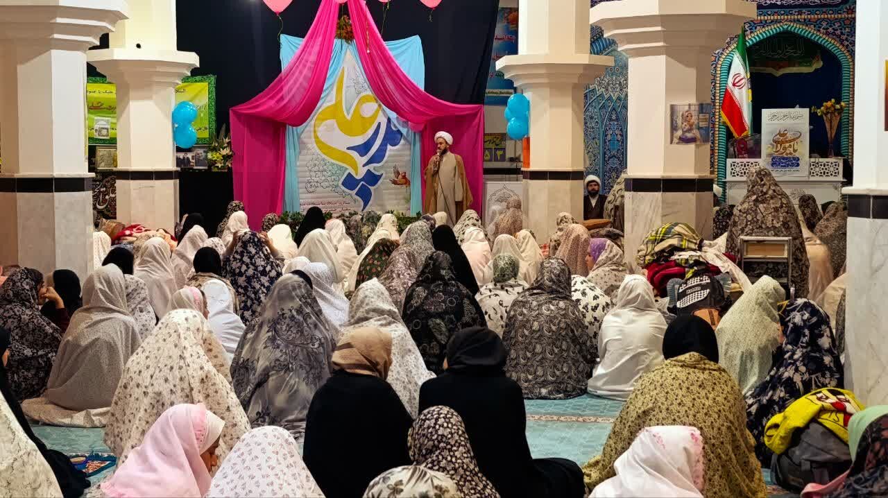 بازدید مسئولان از معتکفین دختر در محل مسجد جامعه شهرستان خلیل آباد