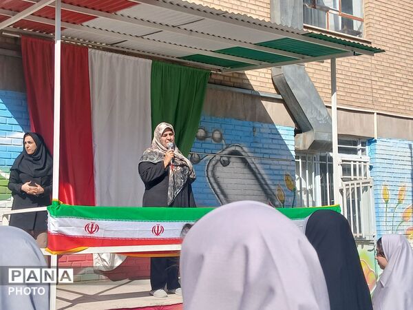 آغاز سال تحصیلی در دبیرستان پونه رونقی منطقه ۱۵