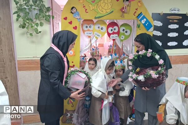 جشن شکوفه‌ها در دبستان بنی‌هاشمی شهرستان رباط‌کریم