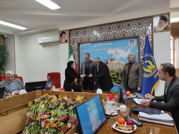 نشست خبری مدیرکل  کمیته امداد امام خمینی با خبرنگاران استان اصفهان