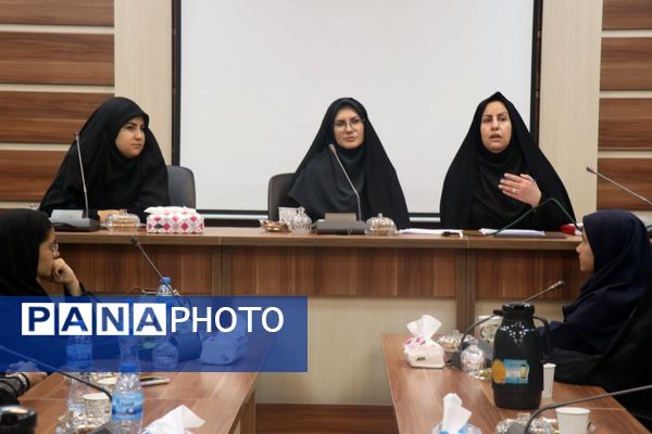 نشست توجیهی دانش‌آموزان پشتیبان طرح خبرنگار شو