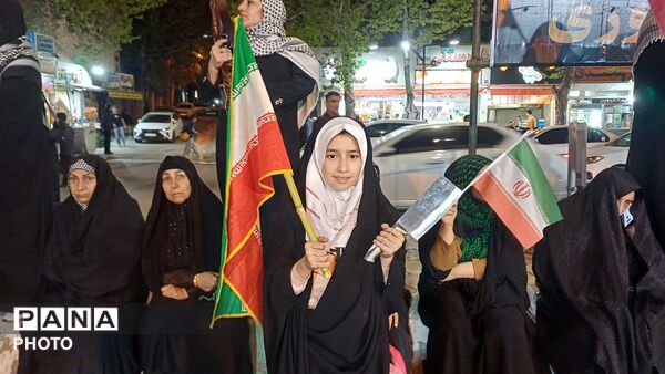 حضور گسترده مردم در خیابان‌های خرم آباد 