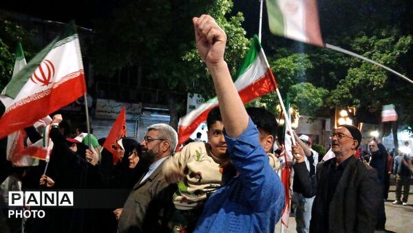 مشت ها بر فراز آسمان نیشابور نمایان شد 