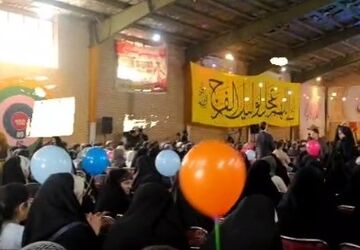 کیک ۱۴ متری در اجتماع مردمی به مناسبت تولد امام عصر در غرب مشهد