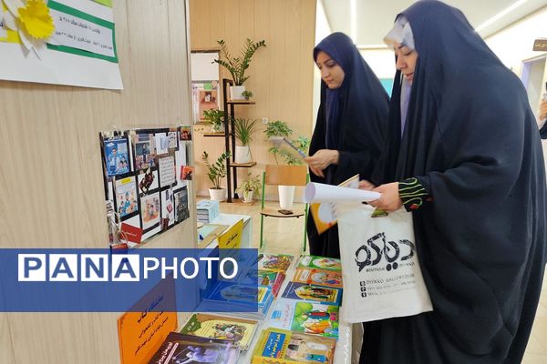 برپایی نمایشگاه کتاب و کتابخوانی به همت دانش‌آموزان مدارس ناحیه دو شهرری 