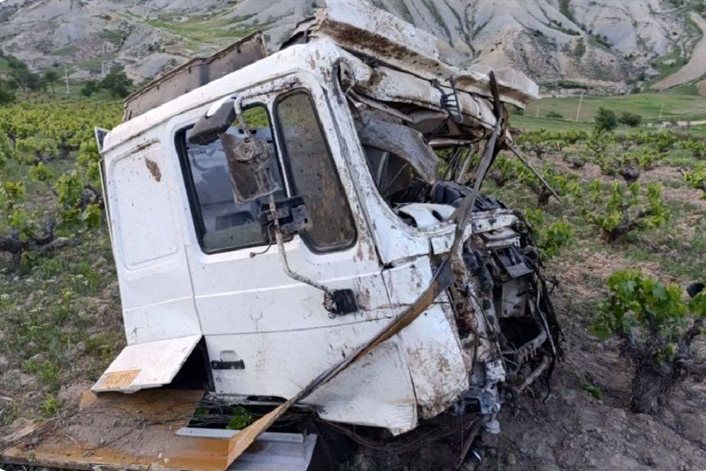 واژگونی خودروی کشنده در محور بجنورد – آشخانه