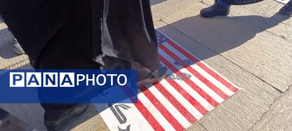 خروش استکبار ستیزی دانش‌آموزان شیرازی