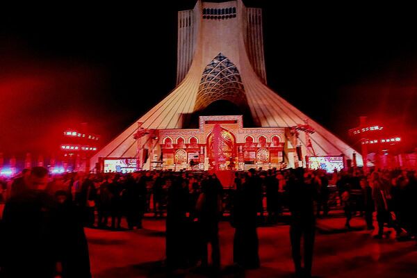 انفجار شور حسینی در قلب تهران؛ نوجوانان میدان آزادی را عاشورایی کردند