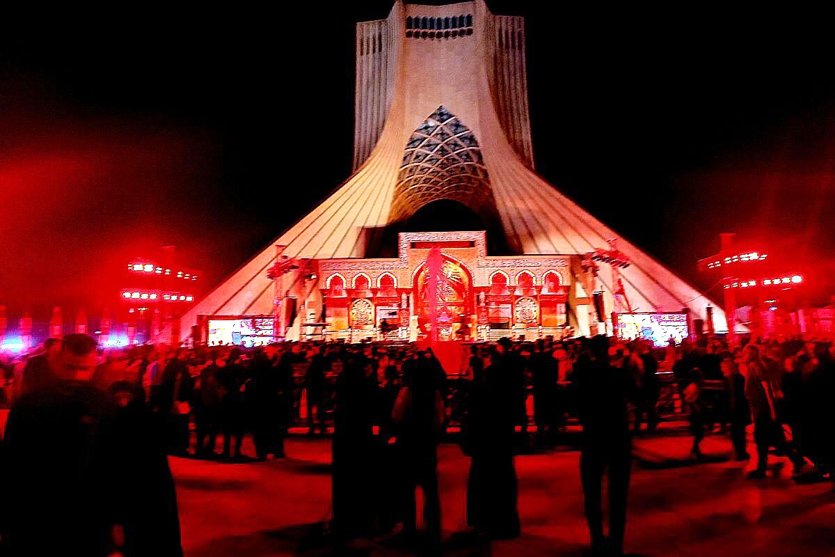انفجار شور حسینی در قلب تهران؛ نوجوانان میدان آزادی را عاشورایی کردند