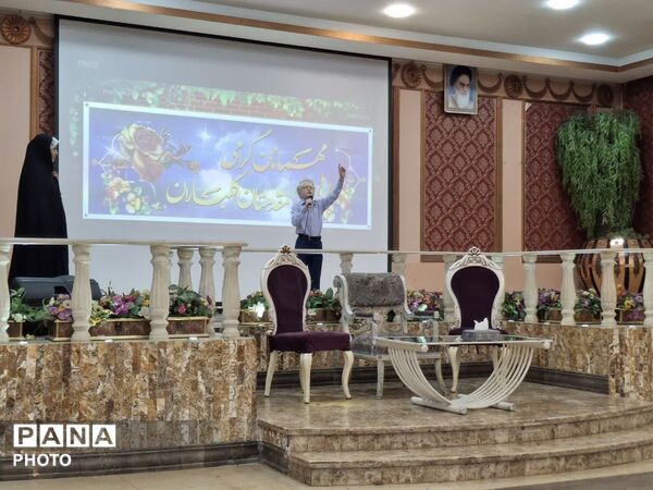  مدیران ابتدایی و مسئولان منطقه ۴ به استقبال سال تحصیلی رفتند