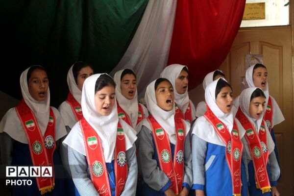 افتتاح زمین چمن مصنوعی در مدرسه شهید صفدری سه گنبد 