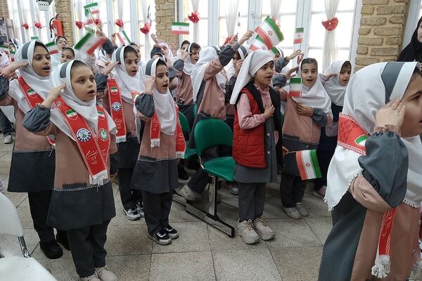 مراسم «لاله‌های روشن» در دبستان دکتر کیهانی 