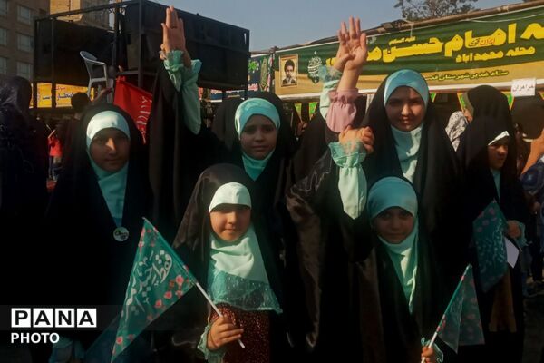 روایت غدیر از قاب خبرنگاران  نوجوان پرشور پانا در راهپیمایی شهرستان قدس
