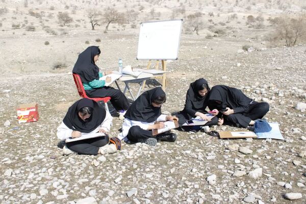 کارگاه آموزشی طراحی و نقاشی هنرستان فاطمه زهرا (س) در شهرستان گچساران