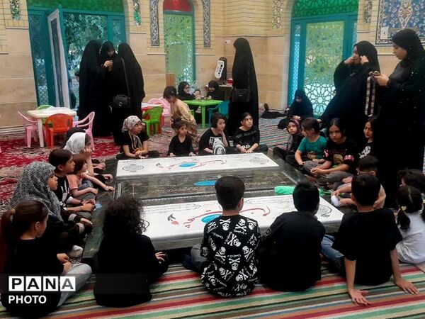 برپایی موکب کودک در جوار شهدای گمنام منطقه ۱۸ 