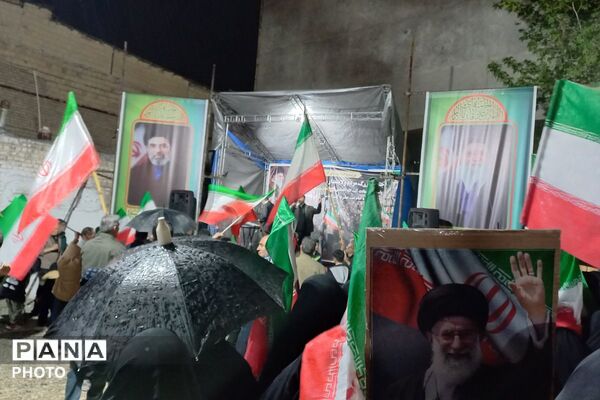 مردم شجاع وحیدیه میدان را خالی نمی‌گذارند 