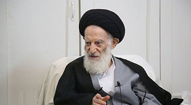 عیادت نماینده رهبر انقلاب از آیت‌الله شبیری‌زنجانی
