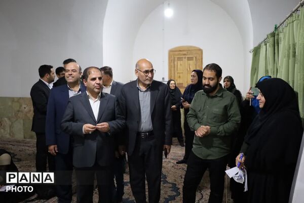 بازدید معاون سیاسی امنیتی اجتماعی استانداری یزد از موکب رفع اشکال دانش‌آموزان