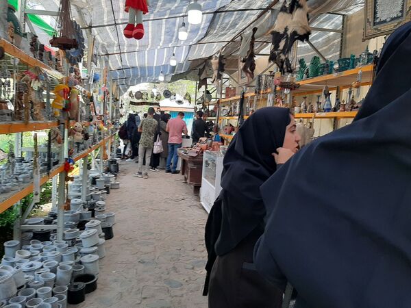بازدید دانش آموزان  دبیرستان عصمتیه ناحیه پنج از باغ نادری 
