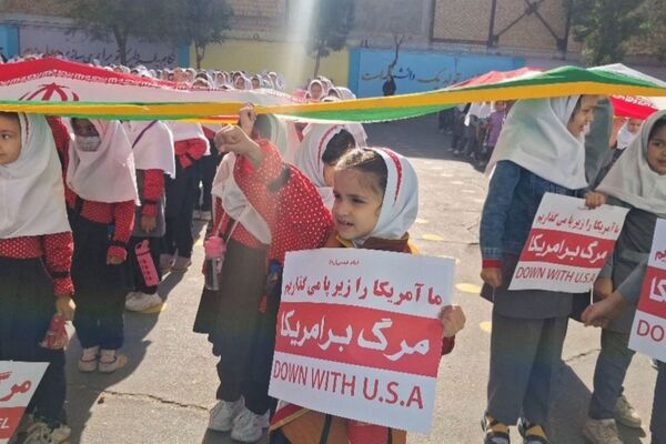 آیین گرامیداشت انقلاب اسلامی در مدارس رباط‌کریم