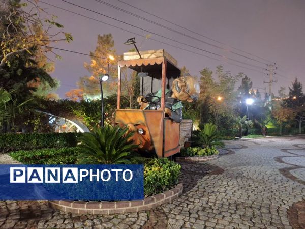 زیبایی باغ گل‌های مشهد در پاییز