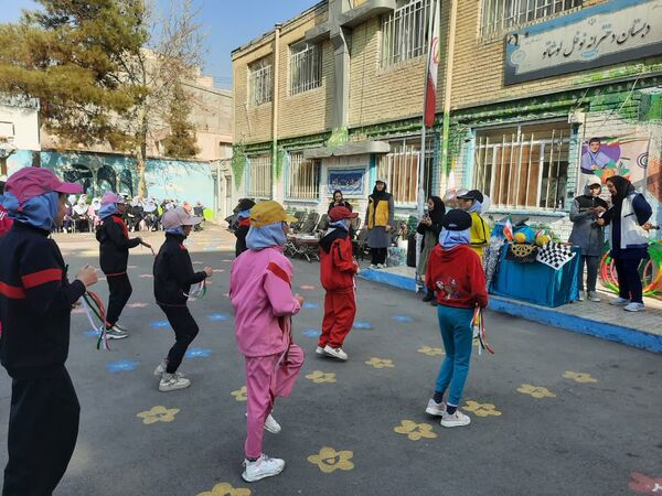 المپیاد ورزشی درون مدرسه‌ای در دبستان دخترانه نوفل لوشاتو ناحیه سه مشهد مقدس