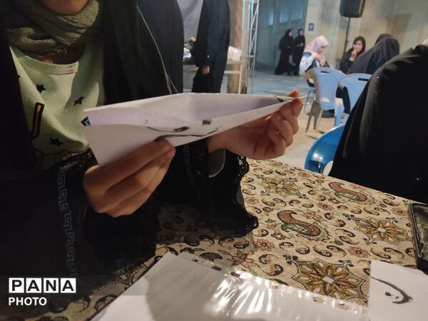 خادمان کوچک در موکب سازمان دانش‌آموزی 
