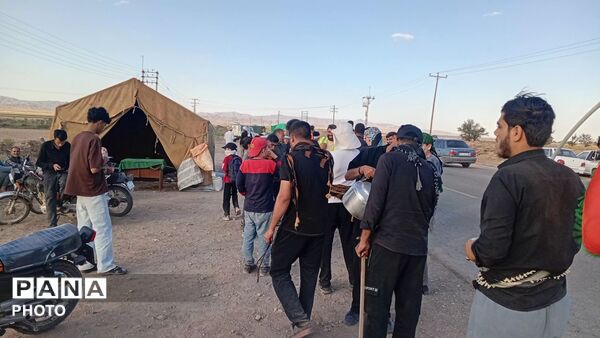 استقبال موکب رباط میاندشت از زائران پیاده حضرت رضا(ع)