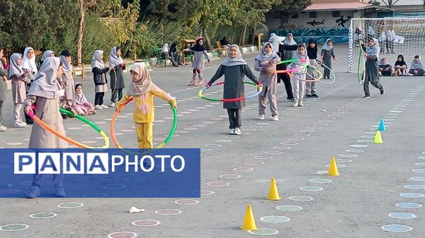 المپیاد ورزشی دانش‌آموزان در مدرسه پنجم مهر