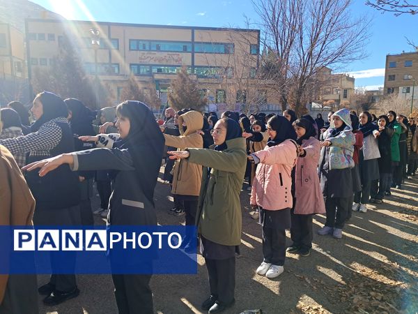 آموزش تعالیم عملی بسیج آمادگی‌دفاعی پایه نهم